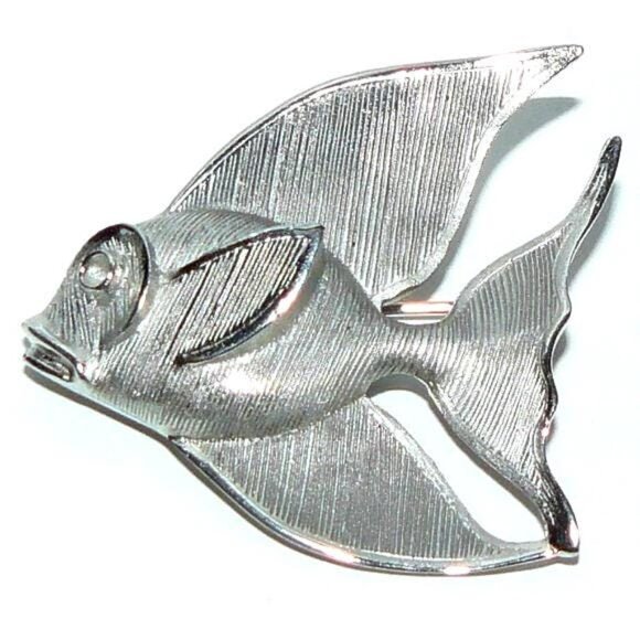 Quality Made Silver Tone Metal Textured Fish Brooch - Picture 2 of 7